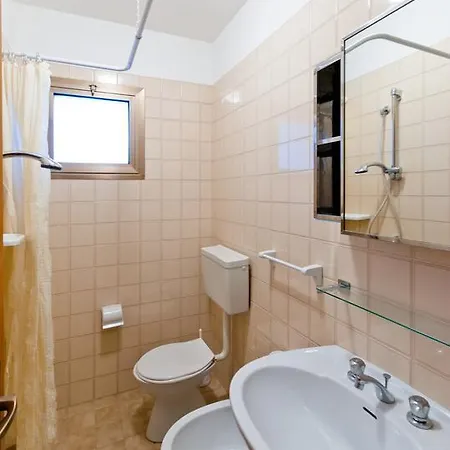 Adua Apartman *